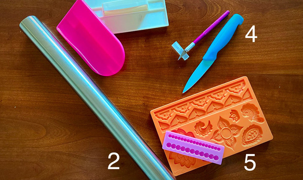 ECCO LA LISTA DEGLI STRUMENTI NECESSARI PER IL CAKE DESIGN