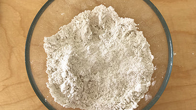 setacciare la farina