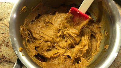 Preparare la frolla al caramello e farina d’avena