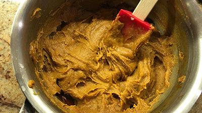 Preparare la frolla al caramello e farina d’avena