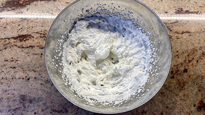 Preparare la crema alla banana.