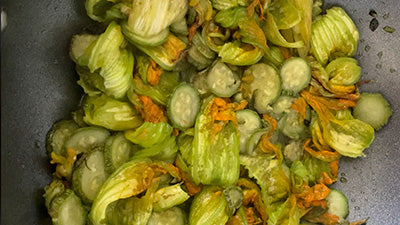 MEZZE PENNE SENATORE CAPPELLI WITH RICOTTA, ZUCCHINI AND FLOWERS