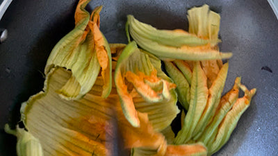 Wholemeal Senatore Cappelli raschiatelli with courgettes, pistachios and prawns