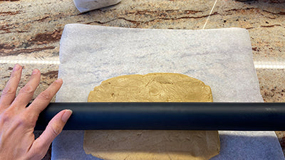 Cuocere la frolla al farro e limone.