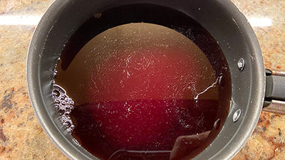 Preparare la gelée ai frutti rossi.