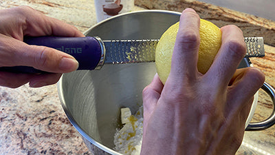 Preparare la frolla di farro e limone