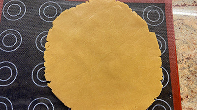 Cuocere la frolla di farro al limone