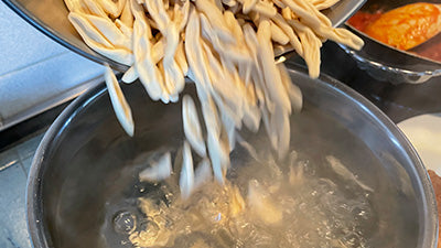 Raschiatelli S. Cappelli con moscardini e sugo piccante