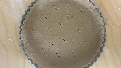 prepare the shortcrust pastry. In a bowl