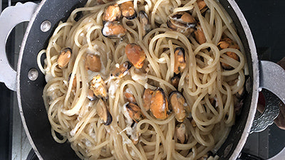 SPAGHETTONI WITH MOZZARELLA FONDUE AND MUSSELS