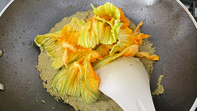 TORCHIETTI SENATORE CAPPELLI INTEGRALI CON PESTO DI ZUCCHINE E FIORI