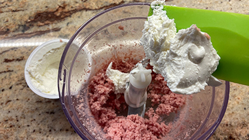 Preparare la crema di ricotta ed assemblare la cream tart salata