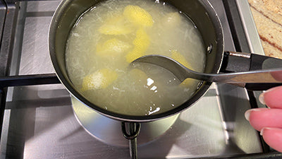Preparare la gelée al limone ed assemblare la cheesecake