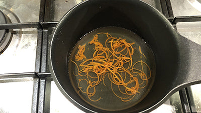 Caramellare la scorza d’arancia