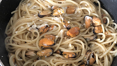 SPAGHETTONI WITH MOZZARELLA FONDUE AND MUSSELS