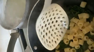 Gestreifte Röhren mit Safran und Rucola