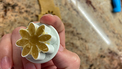 Cuocere la frolla di farro al limone