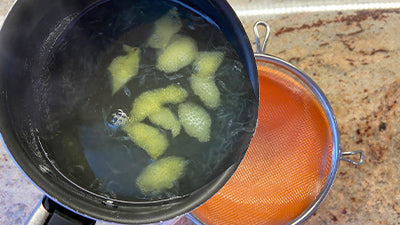 Preparare la gelée al limone ed assemblare la cheesecake
