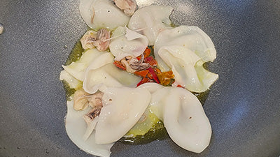 Pasta Chitarra con calamari e gamberi