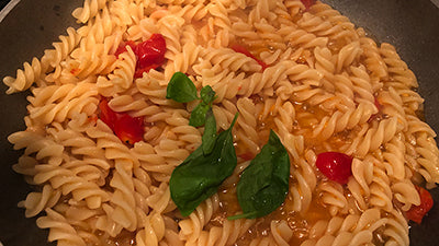 FUSILLI crema di ricotta e pistacchi con pomodorini