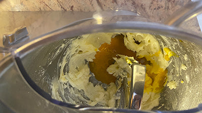 Preparare la frolla di farro al limone