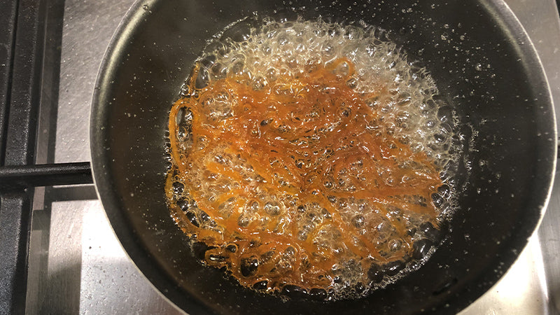 Caramellare la scorza d’arancia