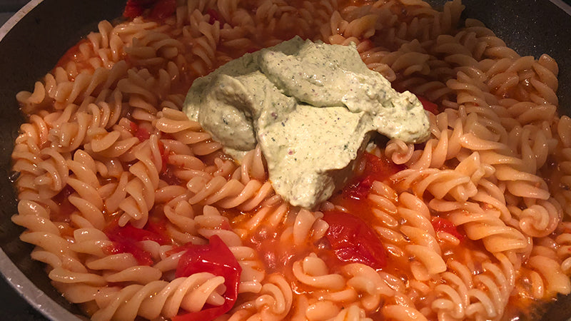FUSILLI crema di ricotta e pistacchi con pomodorini