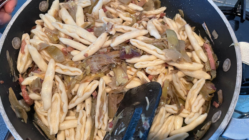 Strozzapreti carciofi, speck e olive