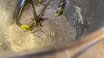 Preparare la frolla di farro e limone