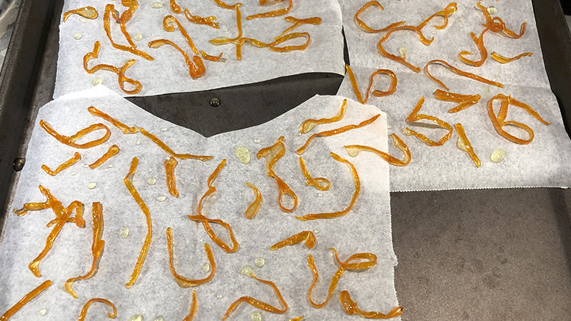 Caramellare la scorza d’arancia