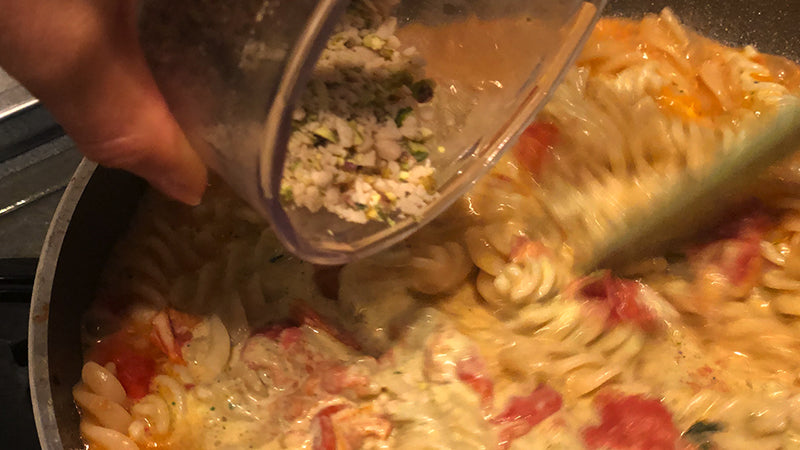 FUSILLI crema di ricotta e pistacchi con pomodorini