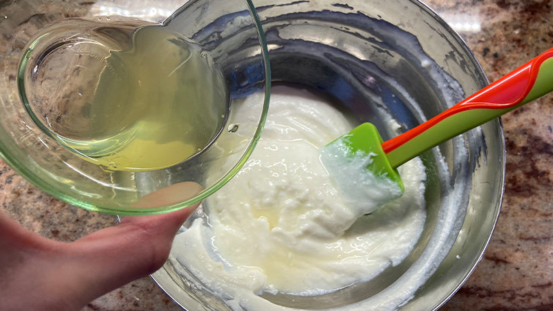 Preparare la crema alla ricotta e limoncello
