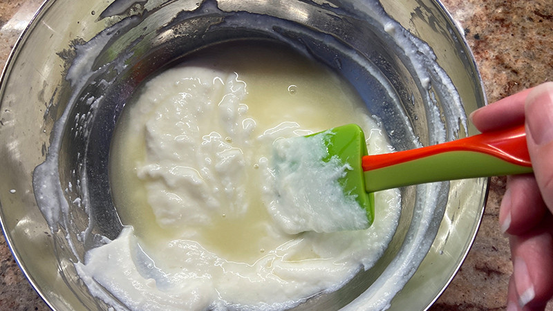 Preparare la crema alla ricotta e limoncello