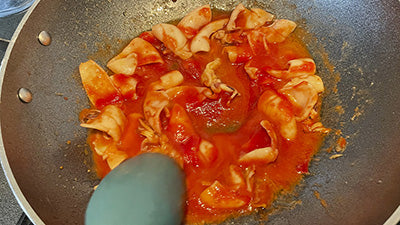 Pasta Chitarra con calamari e gamberi