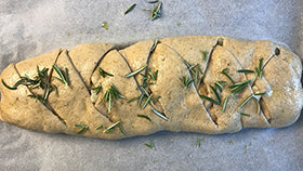 Bestreichen Sie es mit nativem Olivenöl extra