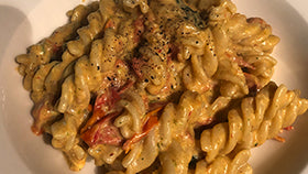 FUSILLI crema di ricotta e pistacchi con pomodorini