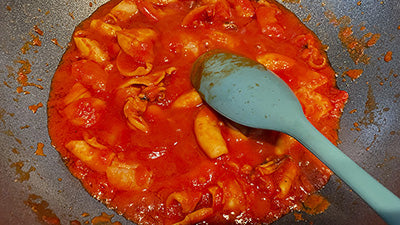 Pasta Chitarra con calamari e gamberi