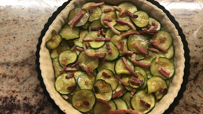 Assemblare la torta di zucchine