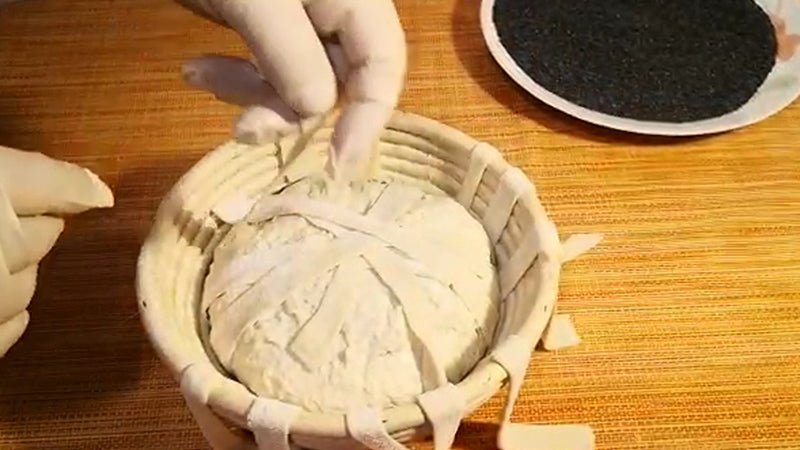 PANE AL LIEVITO NATURALE CON SEMI DI PAPAVERO