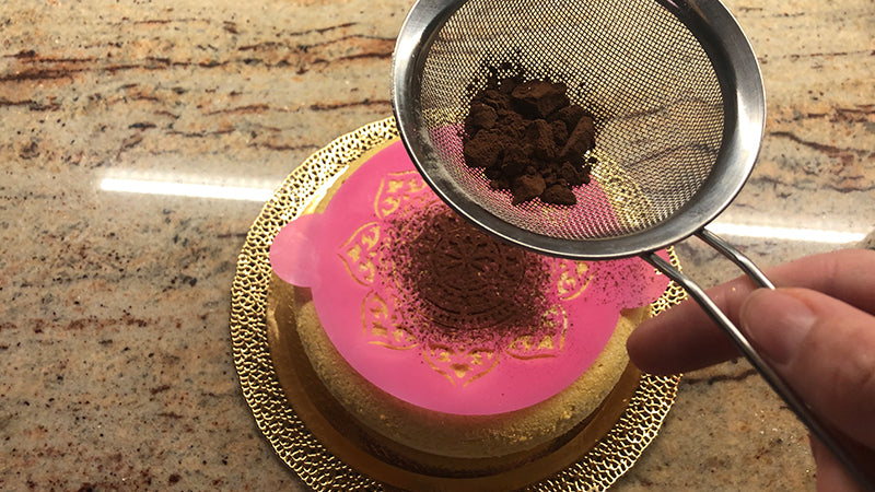 Assemblare e decorare il dolce