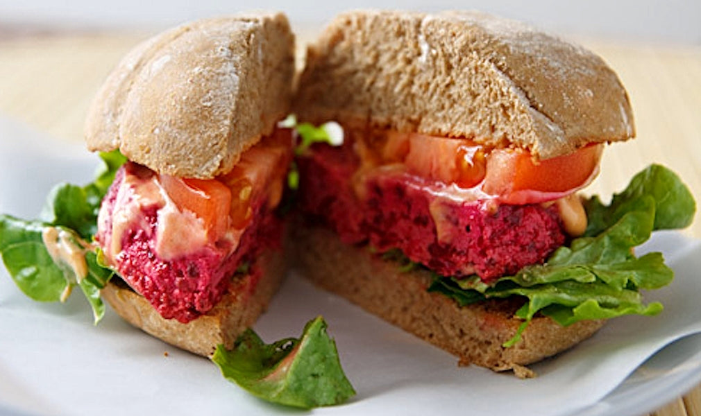 La ricetta dei burger di miglio e barbabietola