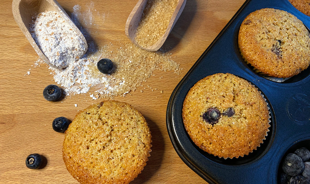Preparare i muffin ai mirtilli e cioccolato