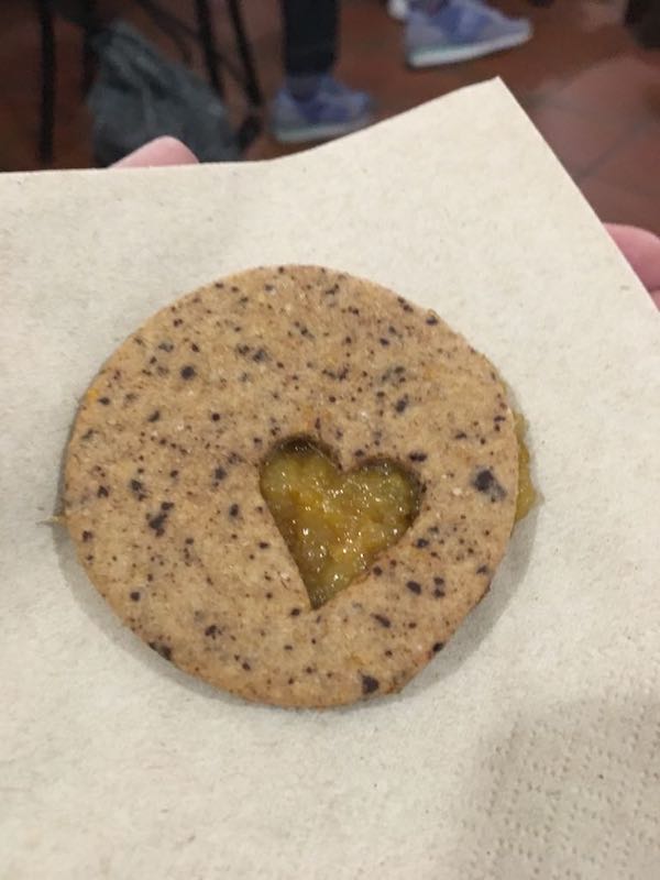 Biscotti di farro al cioccolato e arancia pronti