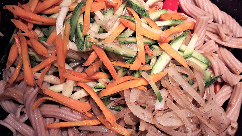 Cottura ingredienti con pasta