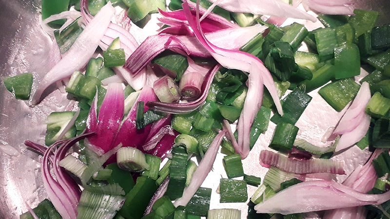 peperone verde, cipollotto e zucchine a cuocere