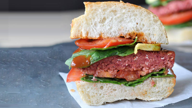 Burger-Sandwich mit Hirse und Rote Bete