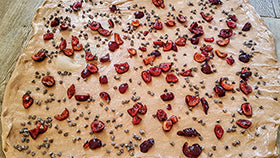 spargitura ciliegie sull'impasto