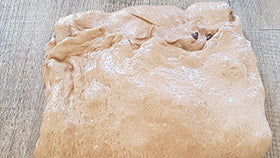 piegatura impasto pane alle ciliegie