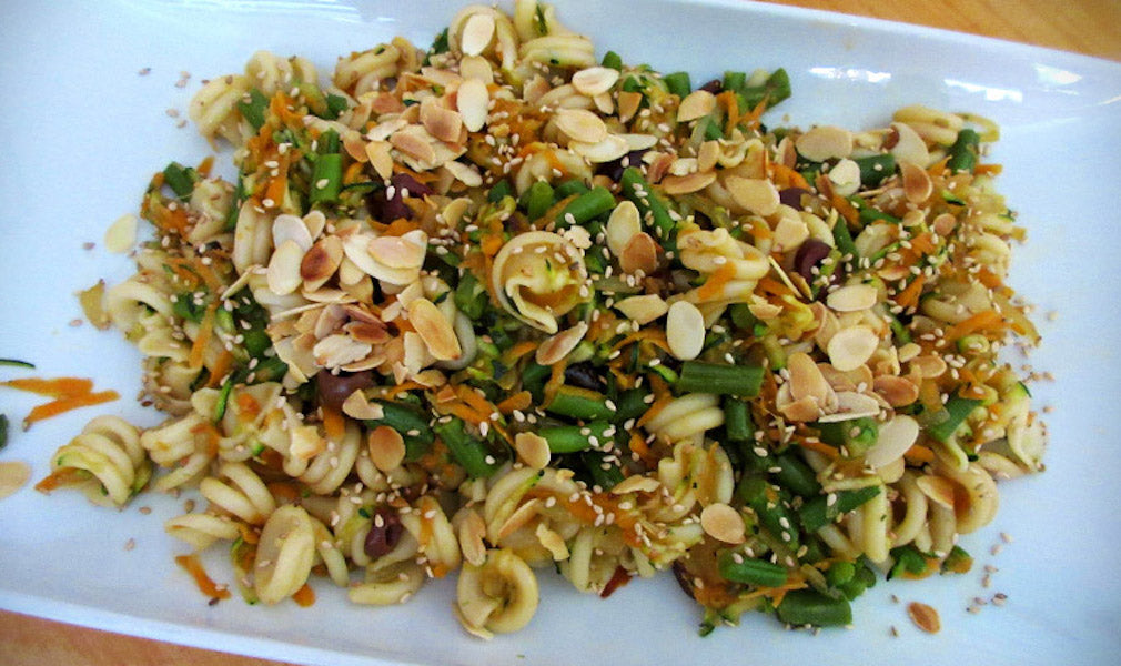 Pasta senatore cappelli con mandorle e verdure